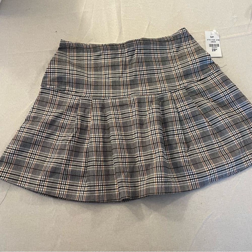 🎁4/$20 BNWT V & X Plaid Skirt Size Small